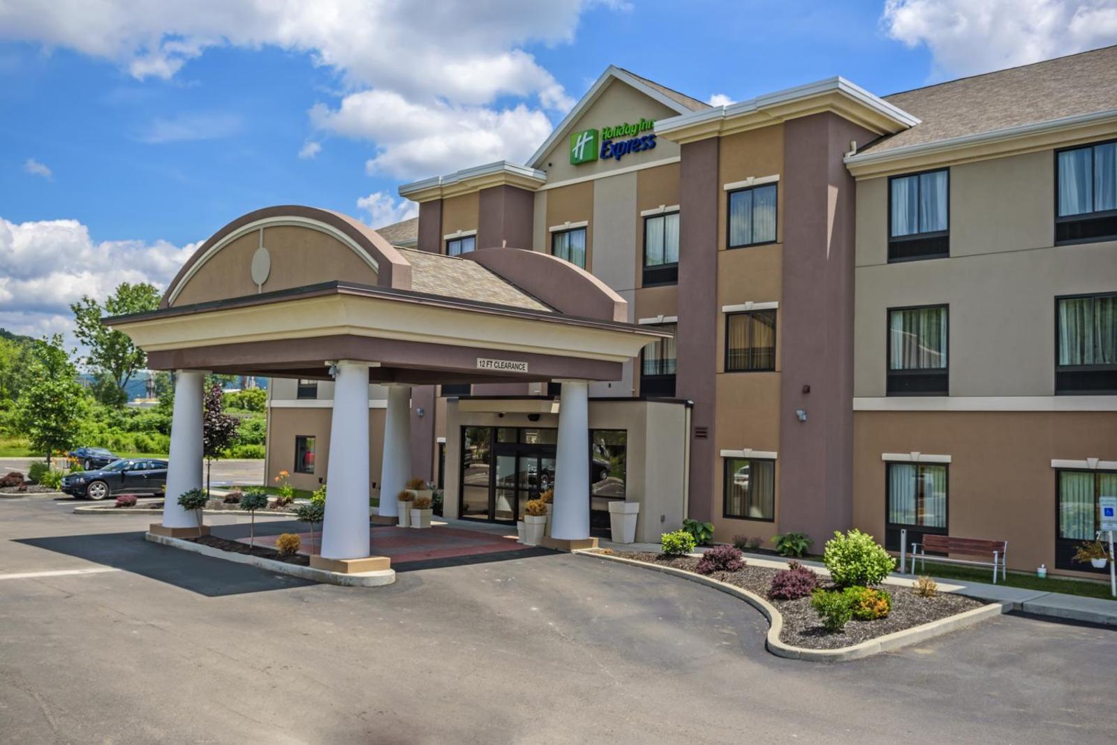 Holiday Inn Express and Suites - Bradford