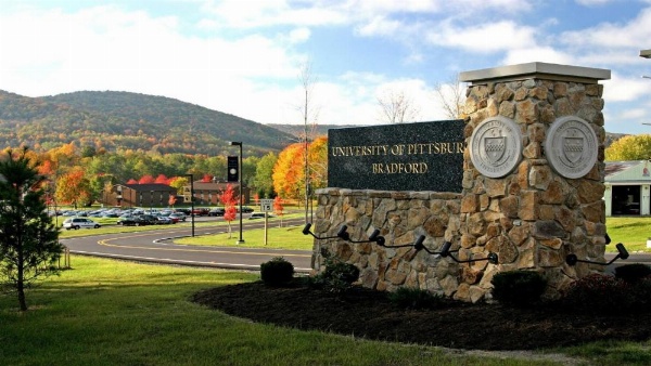 Holiday Inn Express and Suites - Bradford image 11