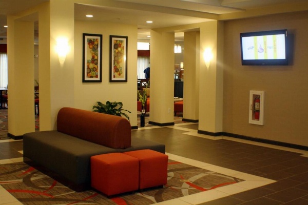 Holiday Inn Express and Suites - Bradford image 15