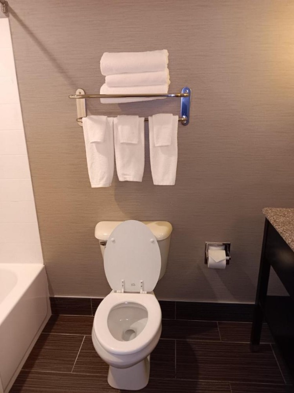 Holiday Inn Express and Suites - Bradford image 29